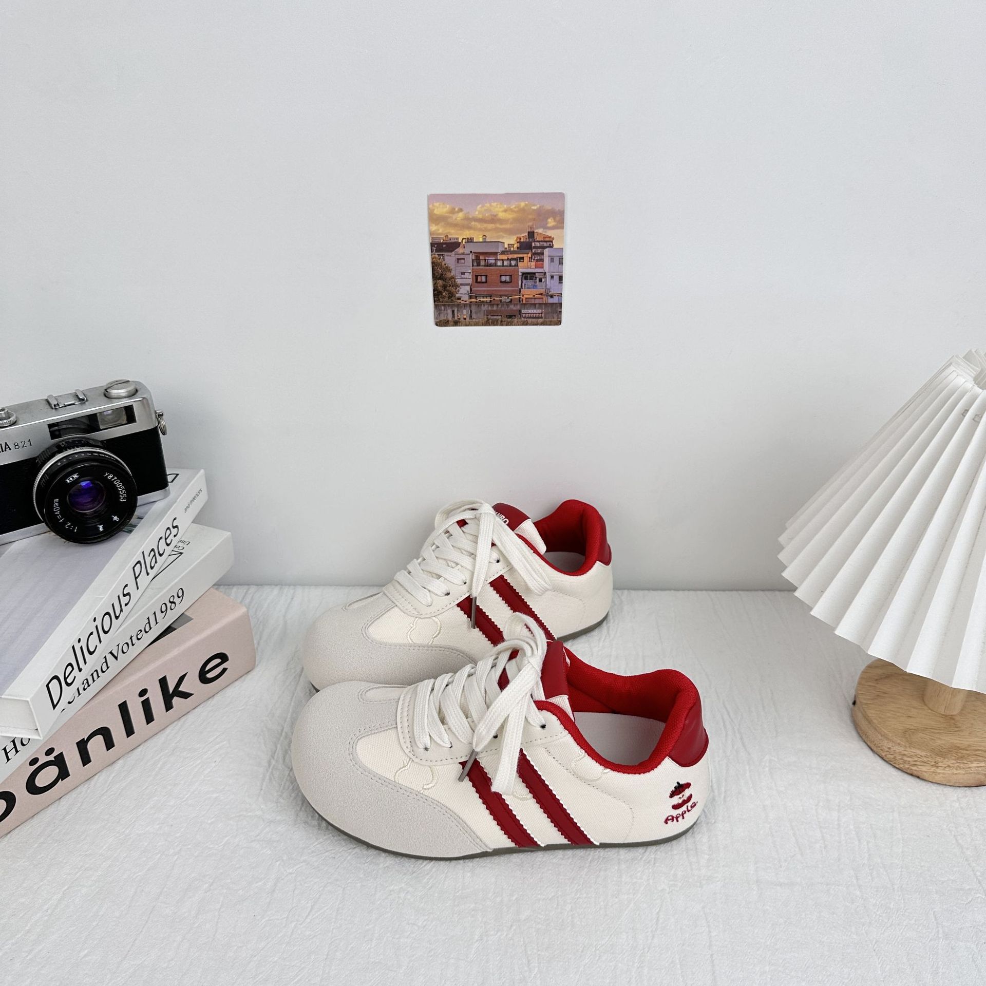 Zapatos de skate de moda de larga onda para mujeres Zapatos de entrenamiento de estilo universal 2025 nuevos zapatos casuales de nicho para mujeres zapatos blancos