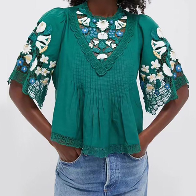 French Niche 2025 Early Autumn Retro Lace Crochet Stereo Flower Trumpet Sleeve Breathable Pullover Shirt 25627