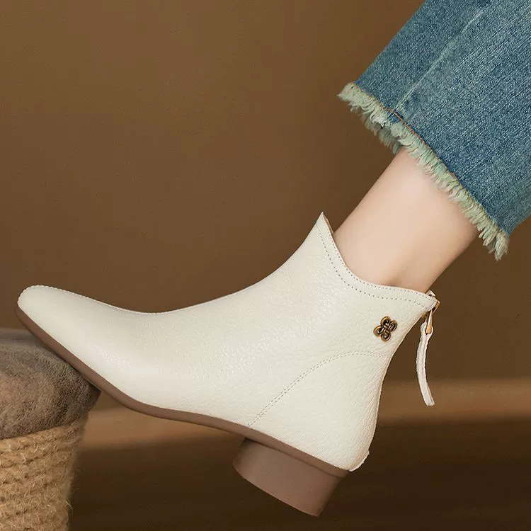 Французские овечьи шкуры белые тощие короткие сапоги женские 2024 новые осенние и зимние заостренные пуховые мягкие ботильоны 3 см ~