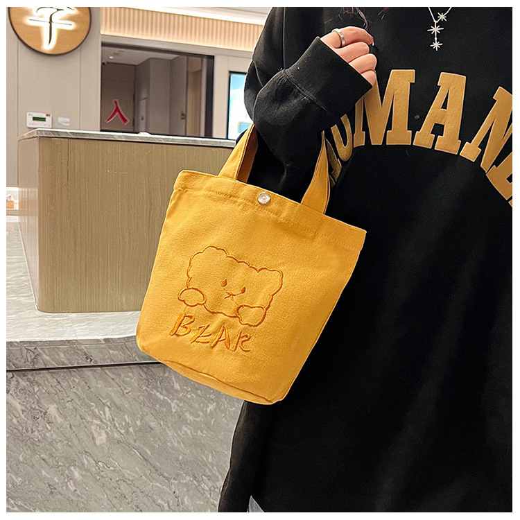 Personalized ladies' bucket bag, versatile and cute canvas bear wholesale, simple Japanese style new handbag undefined