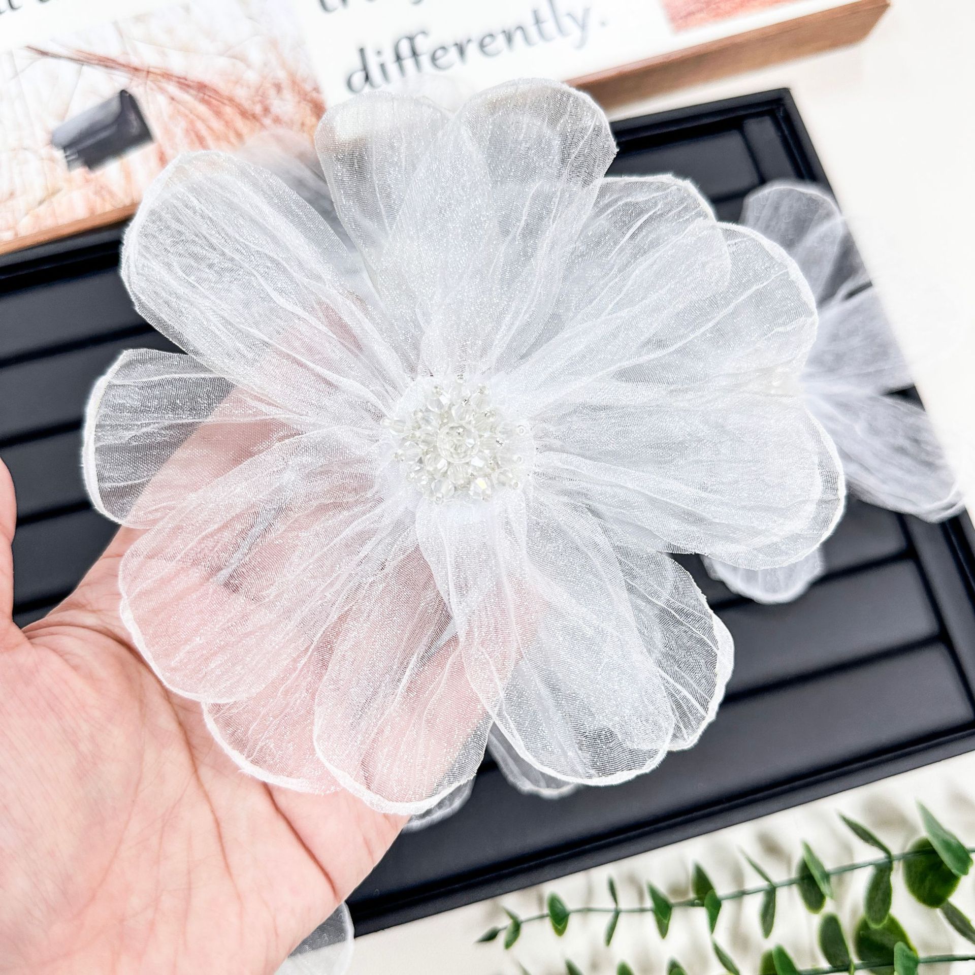 Gran tamaño de goma negro y blanco decoración clásica primavera y verano accesorios para el cabello malla 3D accesorios estereoscópicos vestido de boda tocado image 6