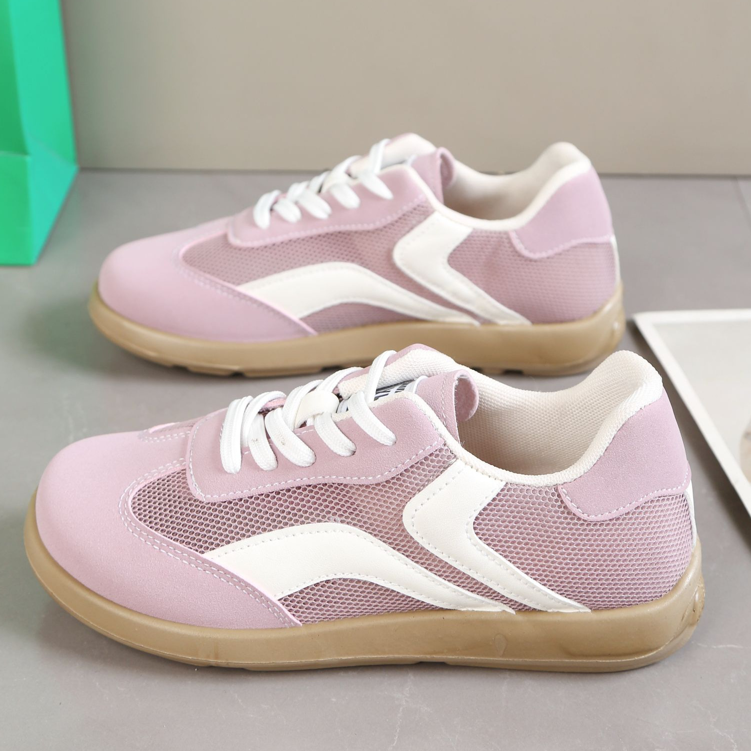 2026 primavera y verano nuevas zapatillas deportivas para mujeres zapatos blancos para correr con suela suave estudiantes cómodos en el viento de entrenamiento de zapatos de mujer