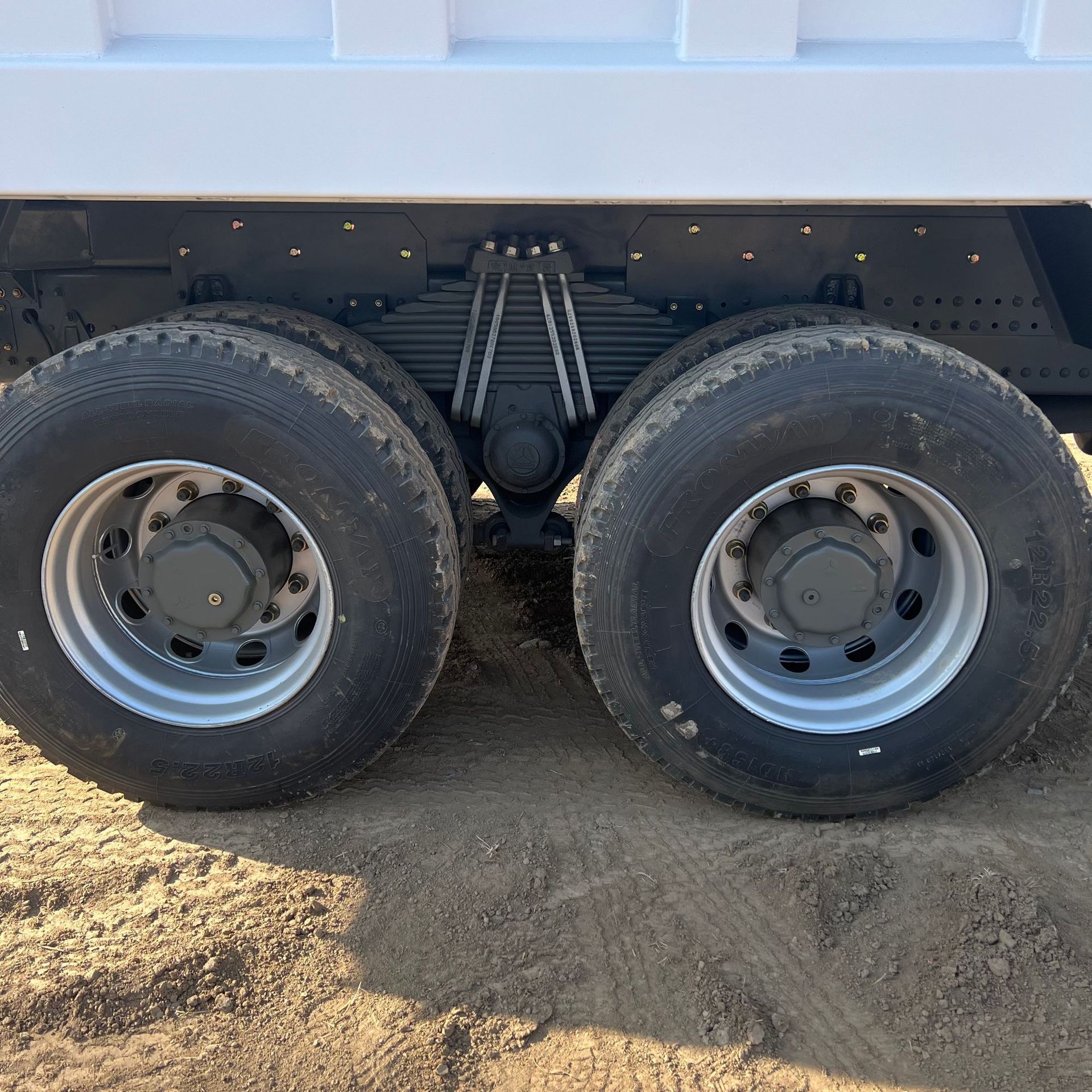 Export to Africa in Stock: Sinotruk Howo Nx371 Horsepower Dump Truck for Earth Transport, Howo 6*4 Engineering Dump Truck