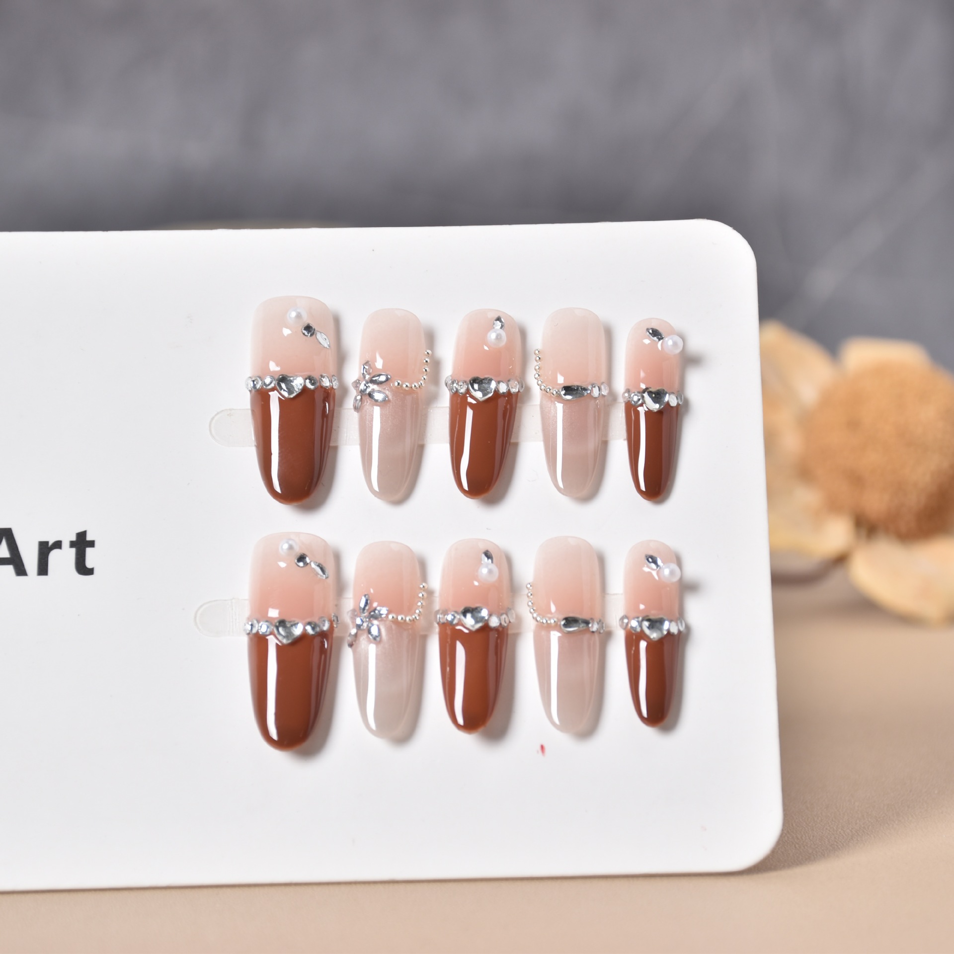 2026 otoño y invierno nuevo tipo de manicure elíptico productos terminados para usar parches de uñas falsas uñas ins puro deseo de viento
