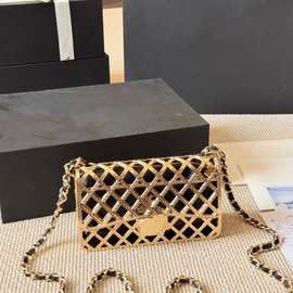小香2024新款金属镂空链条包/欧美个性单肩包ins女士斜挎小方包