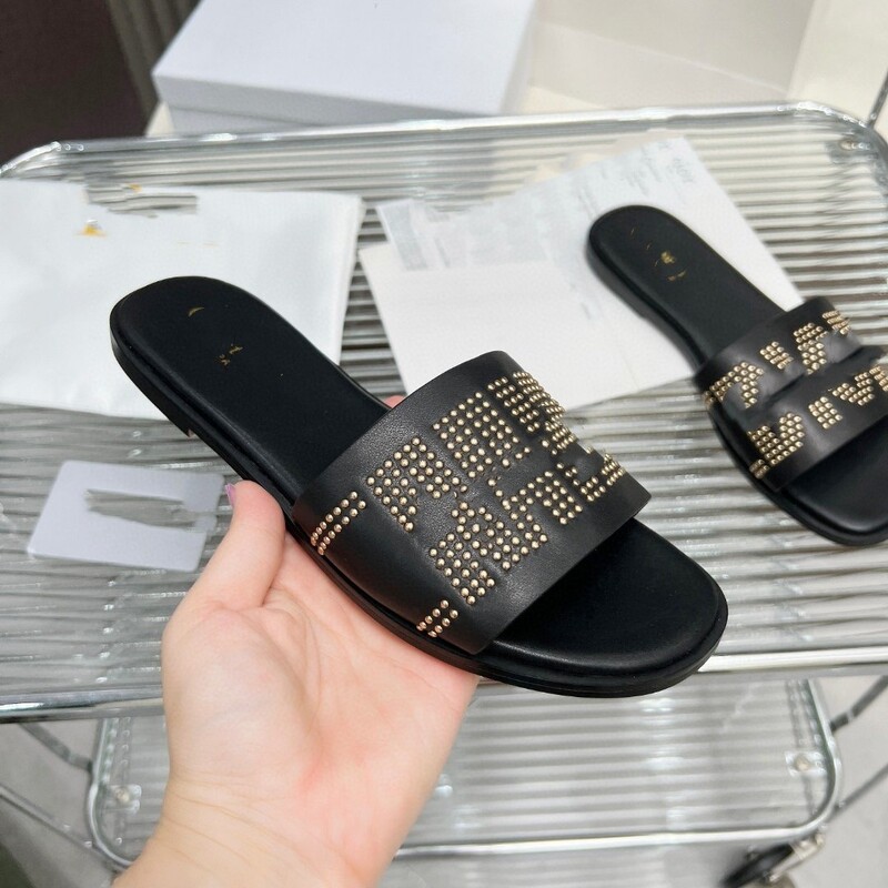 2024 New European, American and Middle East Dubai Singapore Turkey Dutch Metal Rivet logo Genuine Leather Slippers