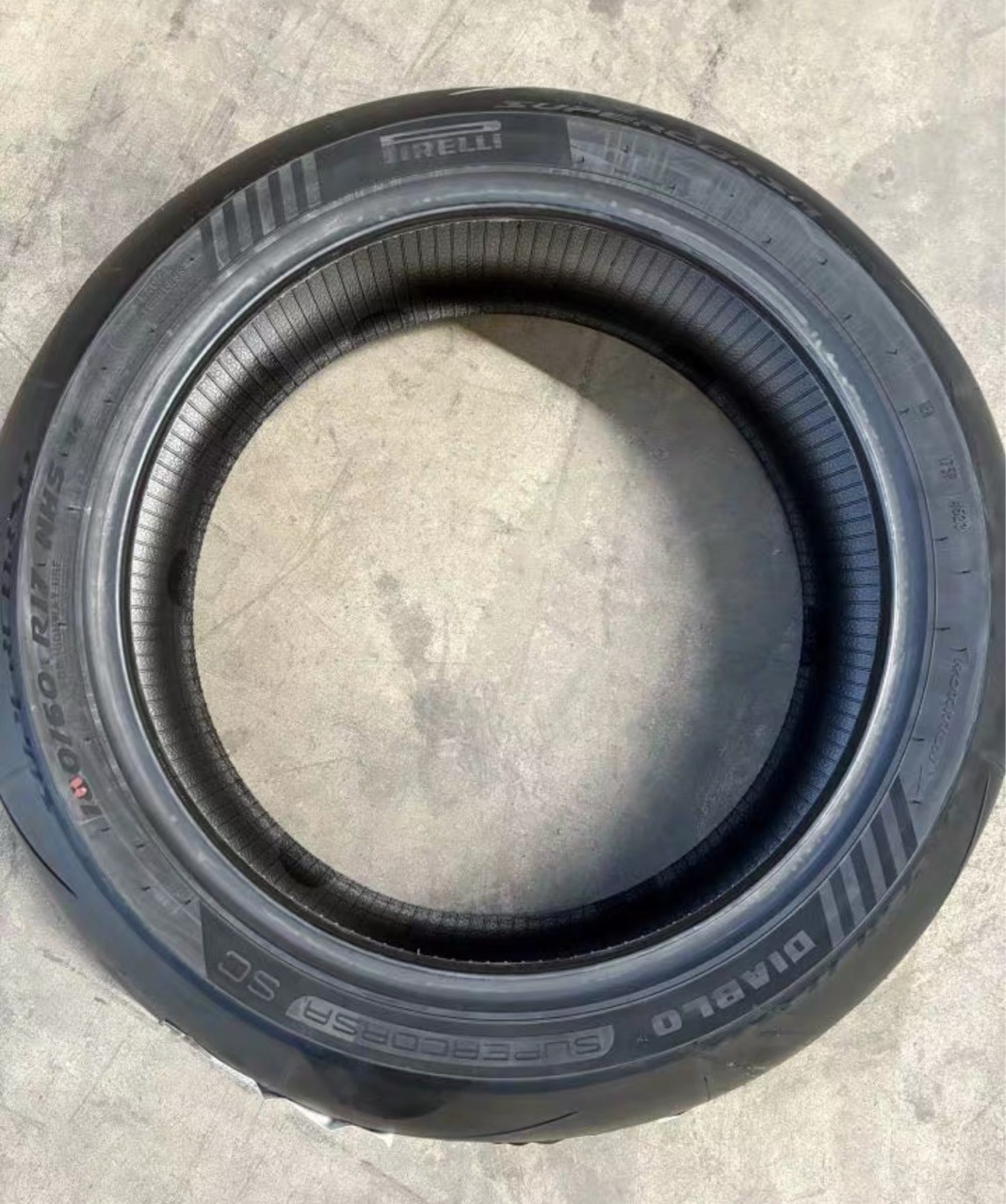Pirelli V4 Motorcycle Tires 120/70R17 180/60R17 180/55R17 240/45R17