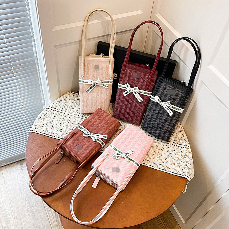High-End French Crocodile Women's Bag, Trendy Shopping Bag, Large-Capacity Tote Bag, Fashionable Retro Portable Shoulder Bag High-End French Crocodile Women's Bag, Trendy Shopping Bag, Large-Capacity Tote Bag, Fashionable Retro Portable Shoulder Bag