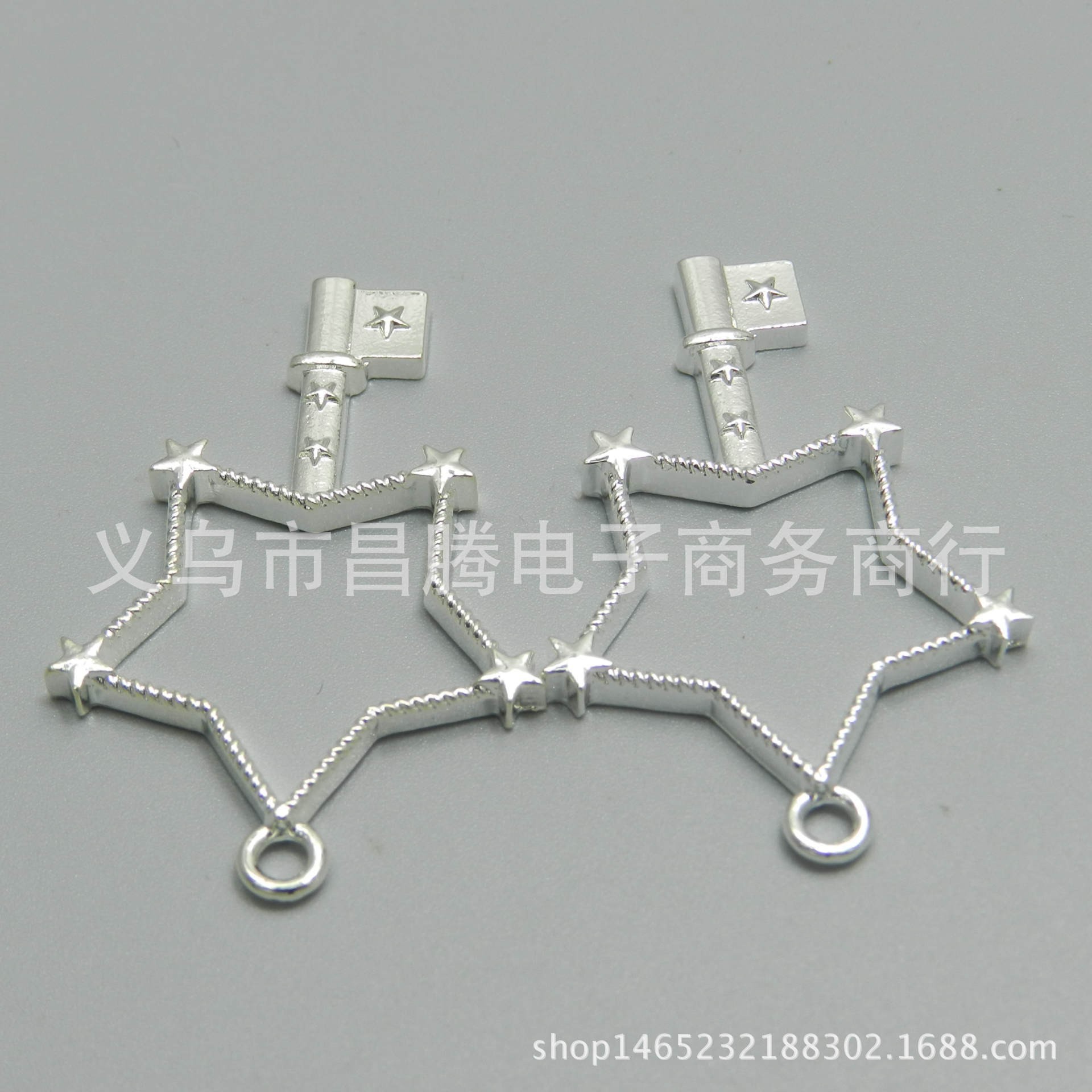 3692266574_418868334