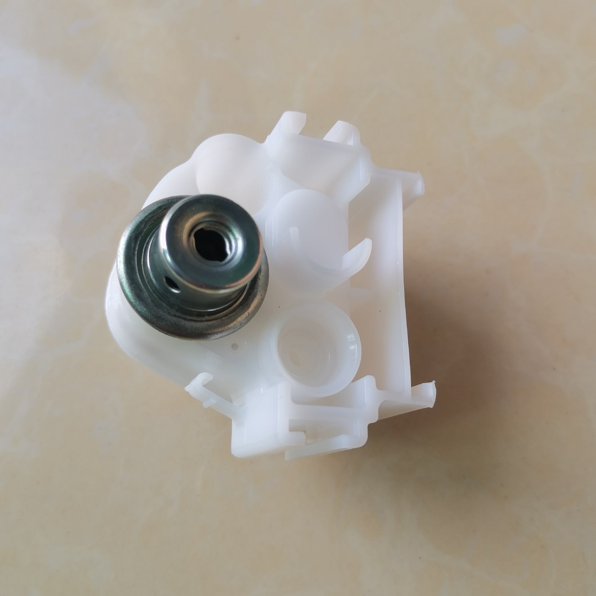1561048H00 Is Suitable for Suzuki Fuel Pump Assembly Gasoline Filter Gasoline Filter Element