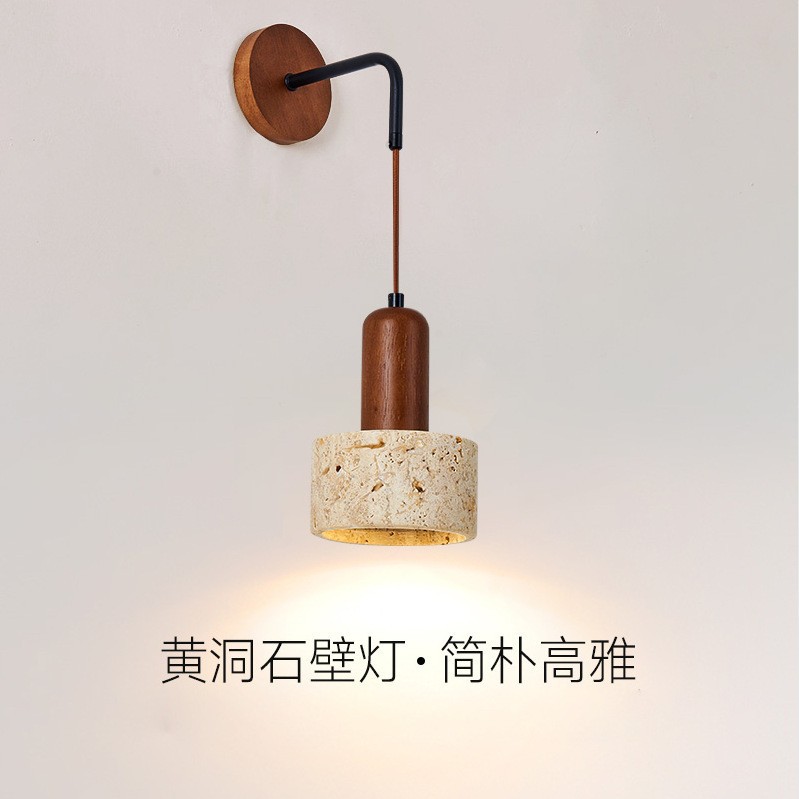 estilo japonés retro cabecera de cama agujero amarillo lámpara de pared de piedra silenciosa balcón sala de estar sofá TV pared de fondo escalera lámpara pasillo