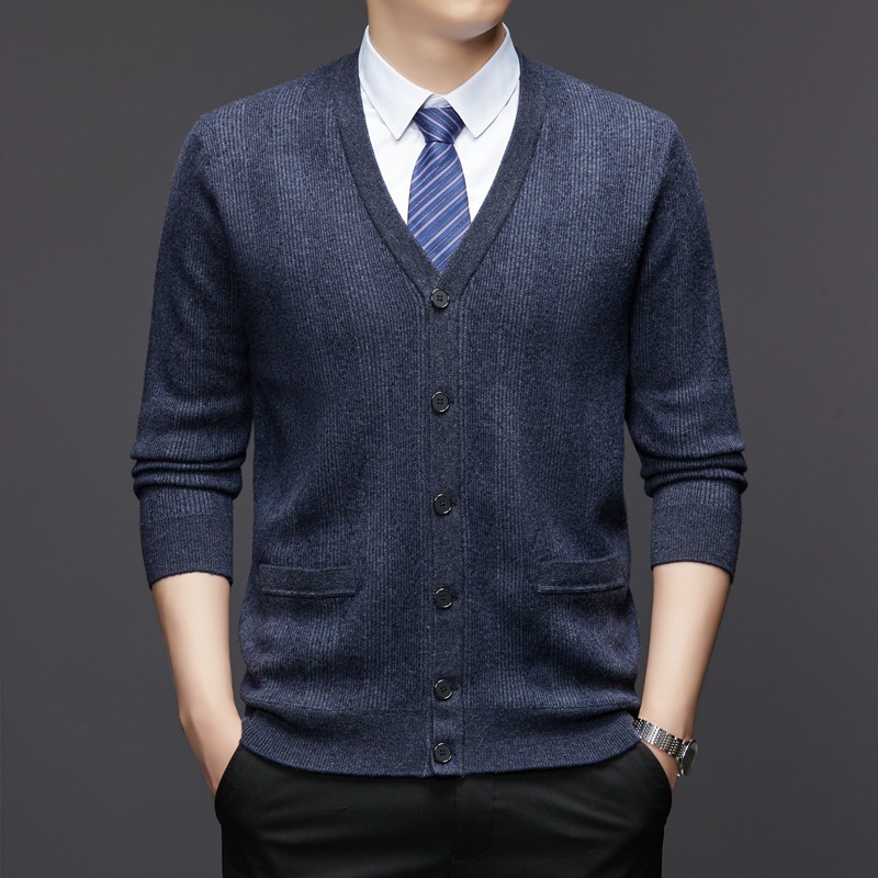 Demi-season woolen sweater