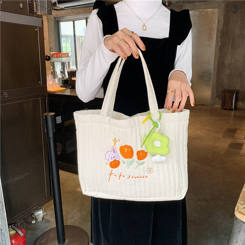 112291 Fresh and delicate quilted embroidered tote bag, a canvas bag for female students' classes, a simple and artistic shopping bag undefined