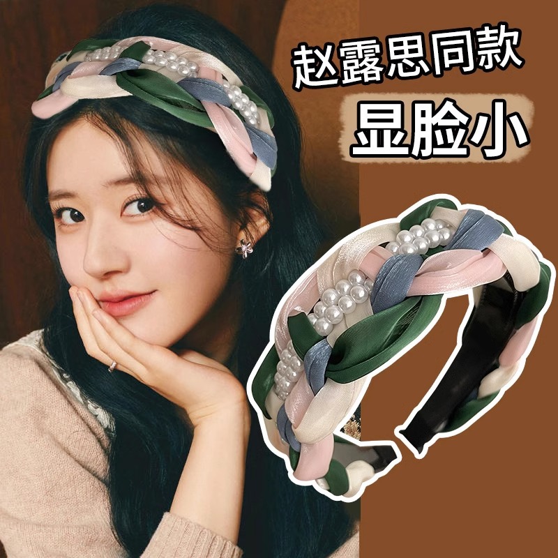 Diadema rosa pastel.