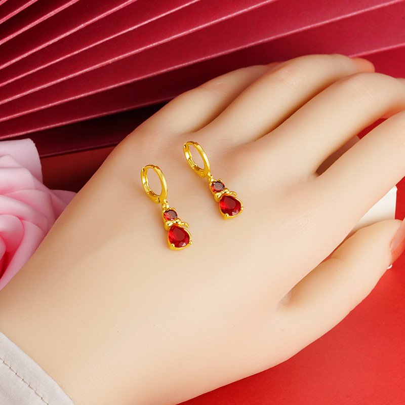 Oro KT pendientes de gato joyas chapadas en oro de las mujeres vino gema roja con incrustaciones de nicho pendientes retro fresco vivo caliente