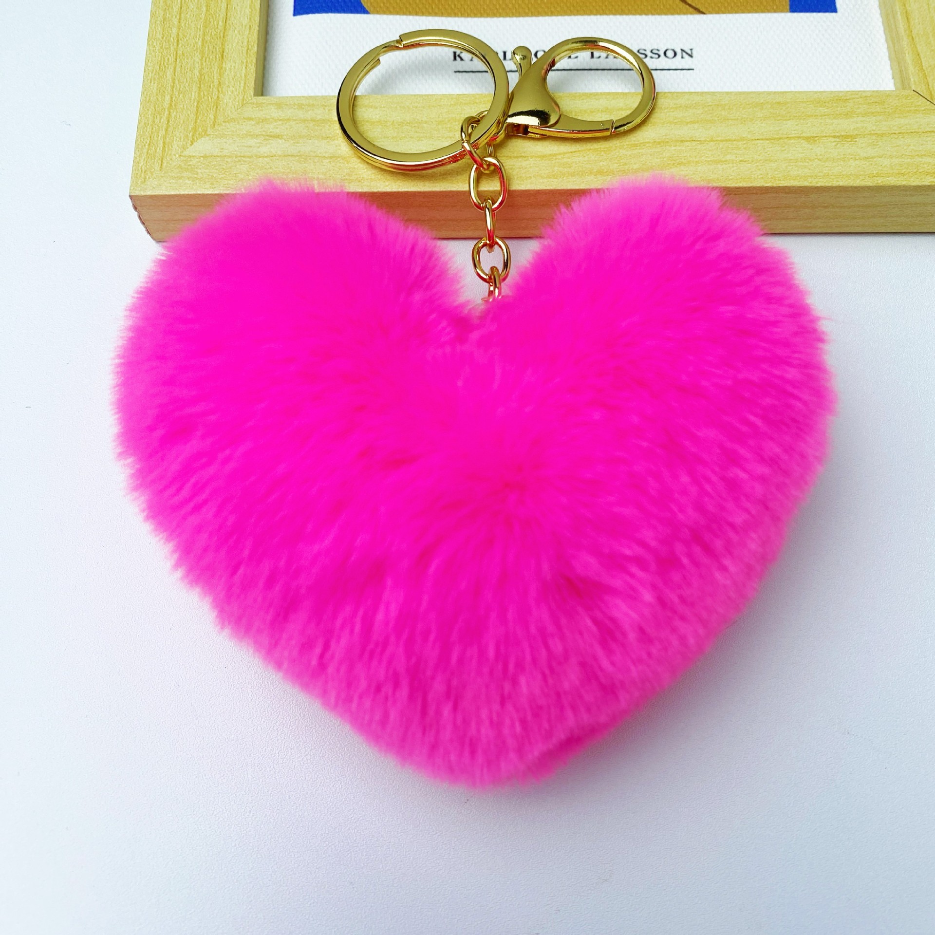 愛の毛玉キーホルダー、イミテーションウサギ毛桃型ぬいぐるみペンダント、カップル、車、バッグの飾り、ギフト、卸売、手作り