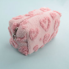跨境新款爱心提花毛绒化妆包便携可爱化妆品收纳包外出洗漱毛绒包