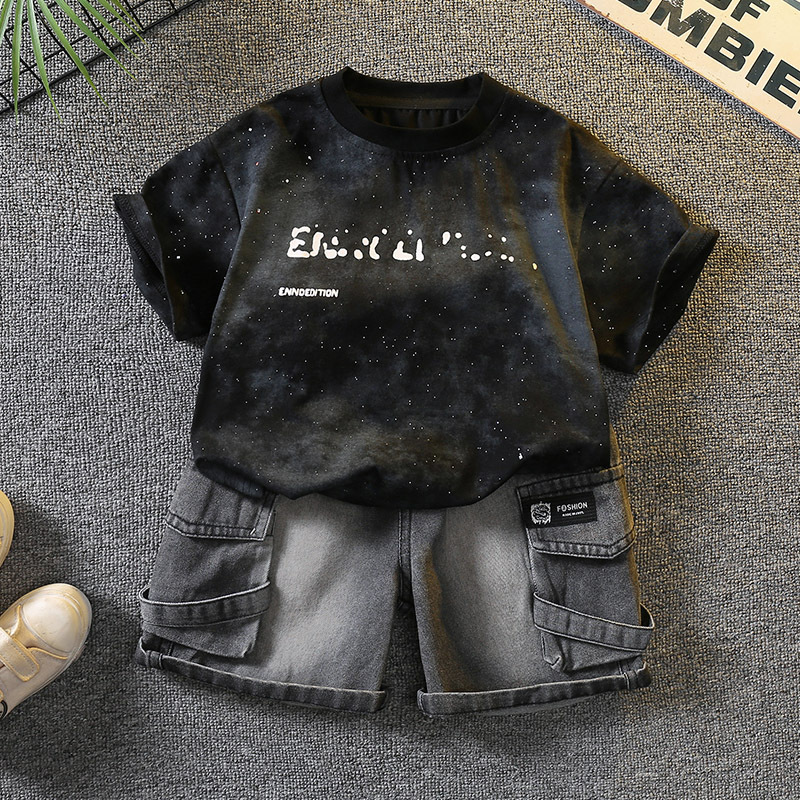 5384 Traje de verano para niños 2025 nueva ropa para niños fresco y guapo bebé estilo de verano de manga corta a rayas de la calle frita