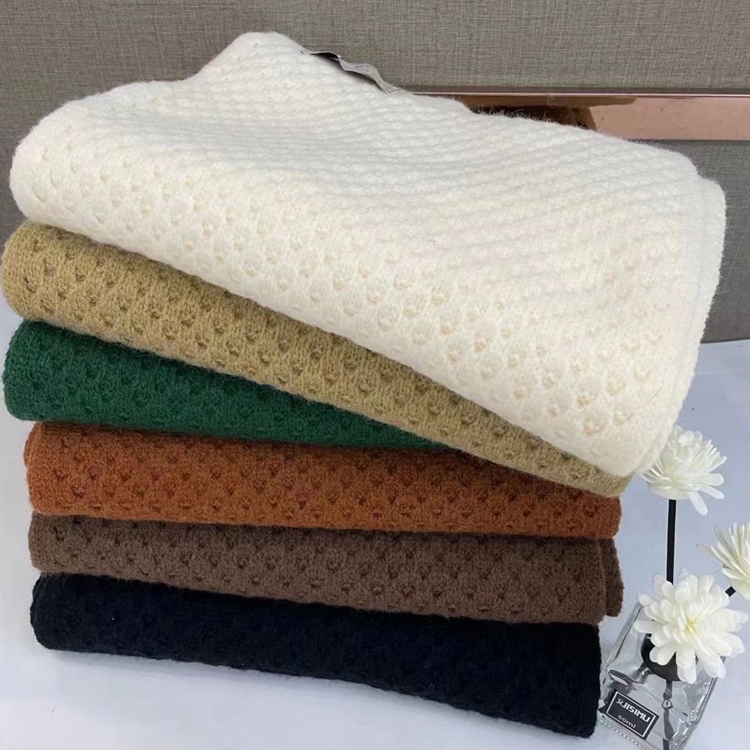 帮手描述图：2022秋冬时尚新款围巾女生情侣日韩甜美风圆点加