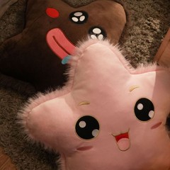 自宅必需品のぬいぐるみ、様々なスタイルからお選びいただけます。ワンピース発送、ソファ枕、人形。
