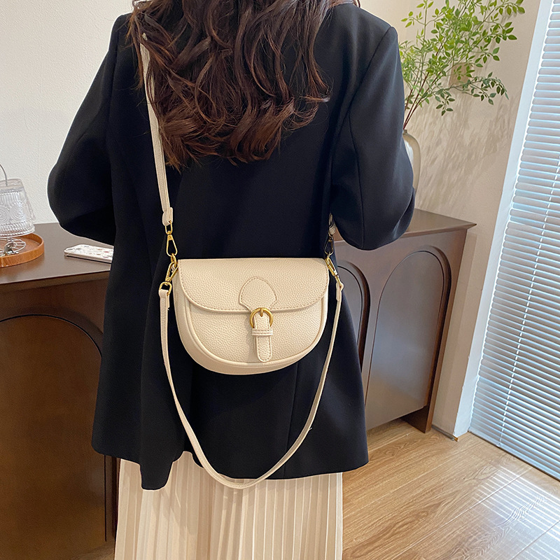Women's Medium Pu Leather Solid Color Vintage Style Classic Style Sewing Thread Oval Magnetic Buckle Shoulder Bag display picture 10