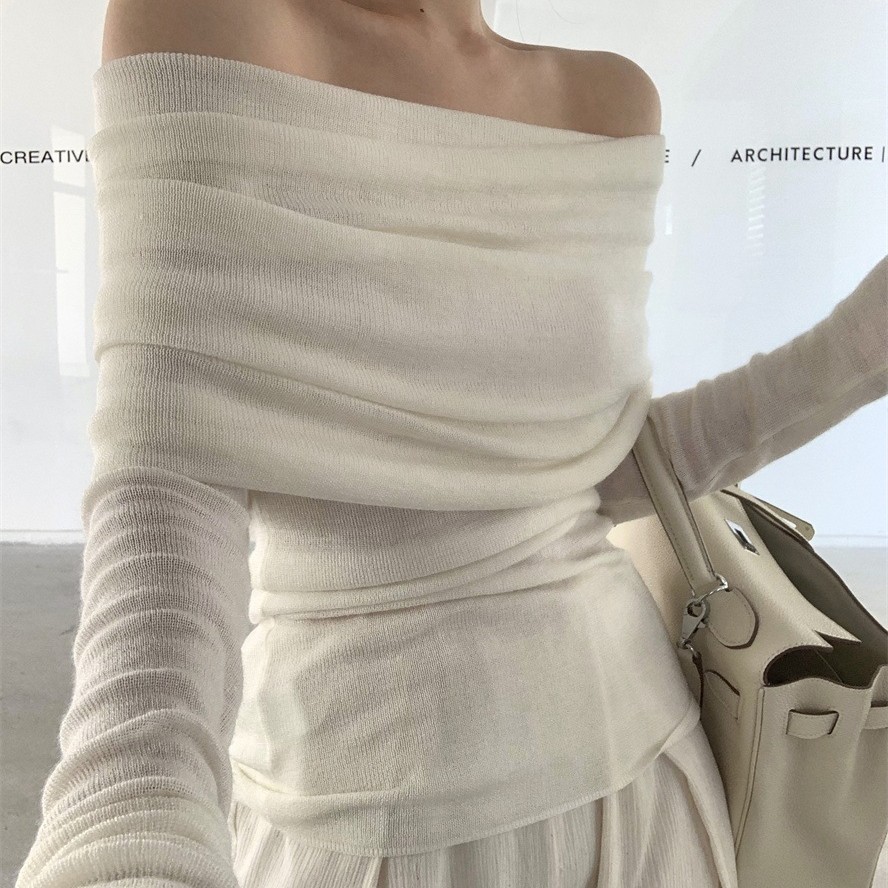 French-style off-the-shoulder turtleneck knit sweater for women, featuring a slim fit, suitable as an outer layer or base layer, exuding a high-end feel in spring and autumn.