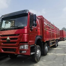 厂家出售出口二手豪沃后八轮工程货车报价 二手重型后双桥自卸车