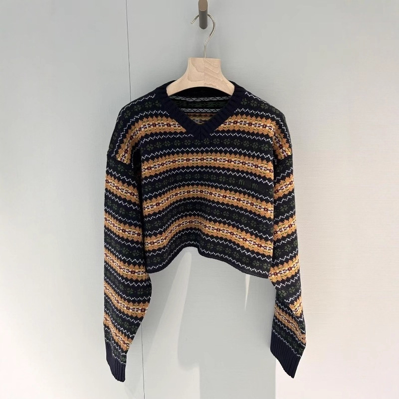 Nanyou Haute Couture Miu Series 25 Autumn/Winter New Collection Scottish Style Argyle Line Jacquard V-Neck Pullover Short Sweater for Women