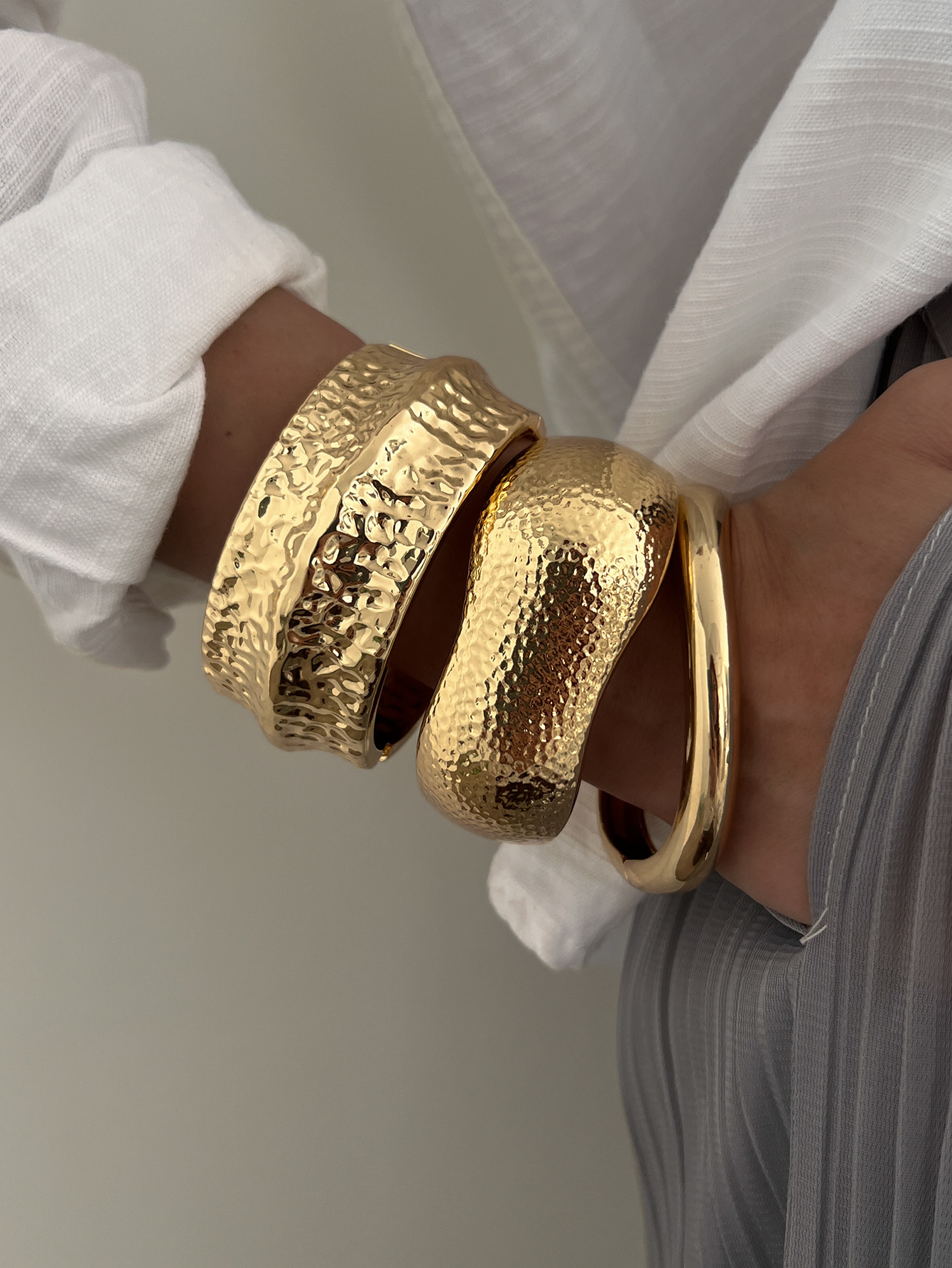 35g Weight Bangle Classification Alloy Chain Material 1 Piece Quantity Daily Occasion Alloy Material Irregular, Solid Color Pattern All Seasons Season Women's Gender Hip-Hop, Exaggerated, Simple Style Style Hammered, Plating Craft Hip-Hop Exaggerated Simple Style Irregular Solid Color Alloy Bangles Wholesale 5