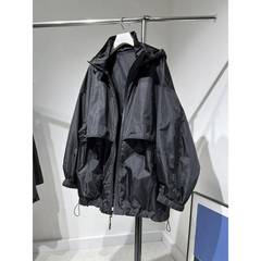特大サイズの300斤のヨーロッパ商品のゆったりとした帽子の日焼け止め服の女性の春の超軽薄な帽子の風衣の薄いコート