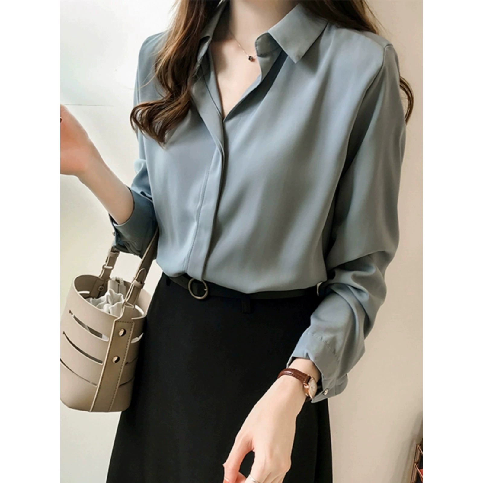 Белая весенняя рубашка больших размеров с длинными рукавами для женщин, легкая роскошная тонкая рубашка для полных женщин, утягивающий топ, закрывающий живот, чтобы скрыть живот.