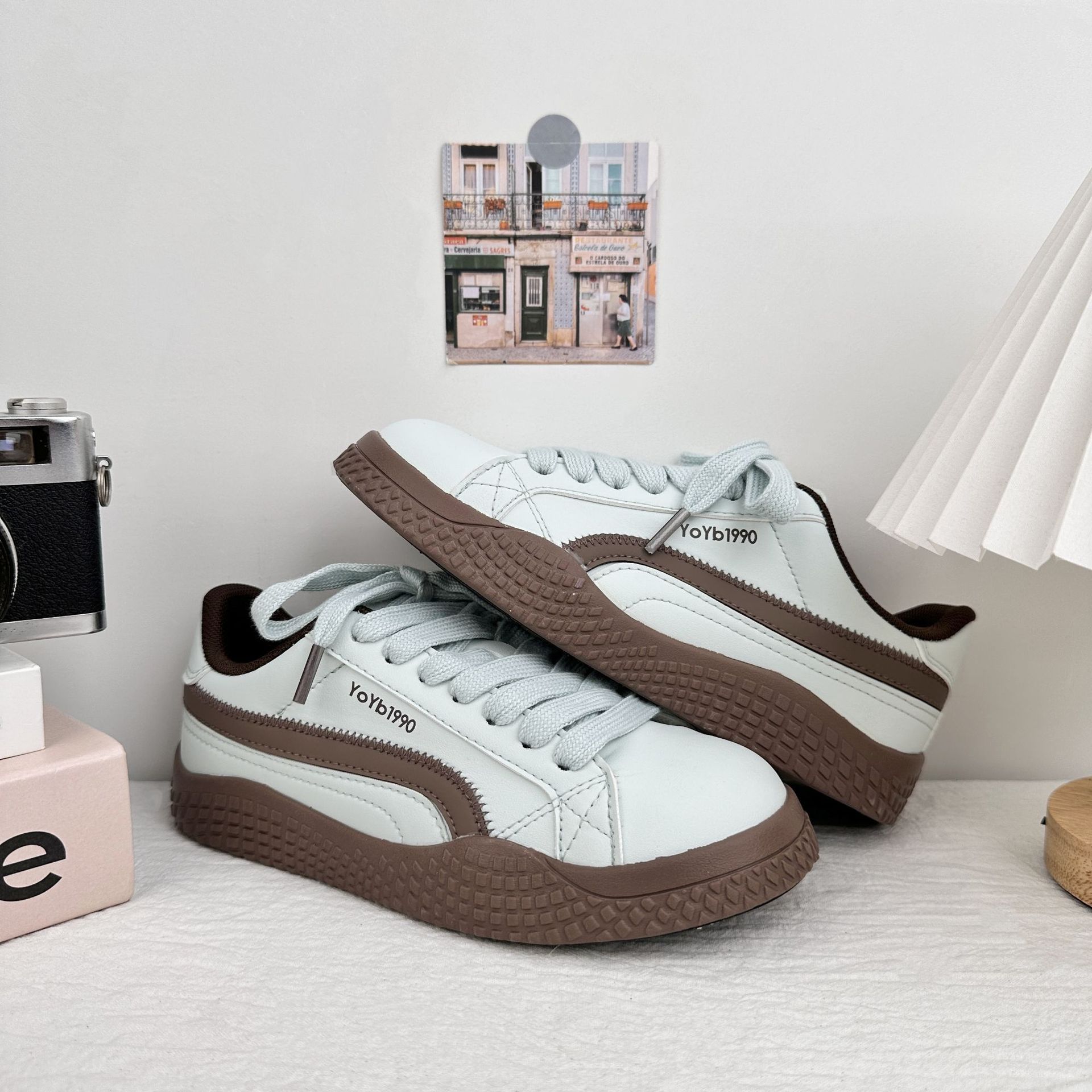 Yuanbo coreano zapatos de skate casuales para mujeres 2025 nuevos zapatos blancos de suela gruesa de moda versátil zapatos de pan de nicho