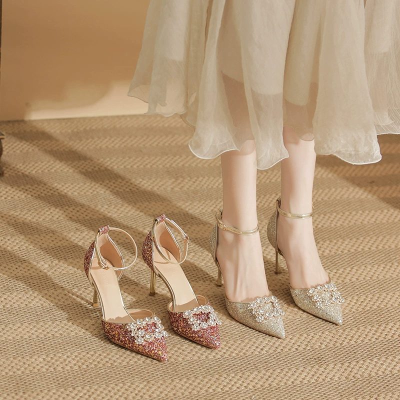 Золотые шампанское туфли на каблуке женские stilettos квадратная пряжка rhinestone Hollow обувь модные подружки невесты свадебные туфли 2024 новые одиночные туфли