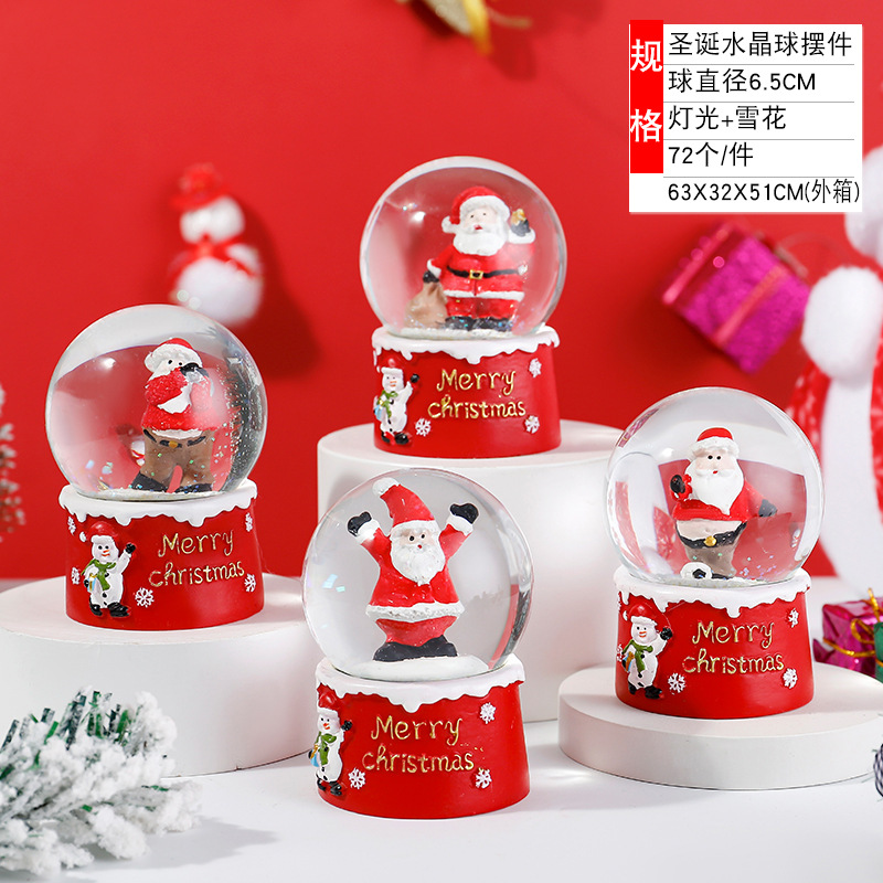 Una variedad de regalos de decoración de Navidad Navidad iluminante bola de cristal caja de música ventana diseño de velas lámparas de viento árbol de Navidad