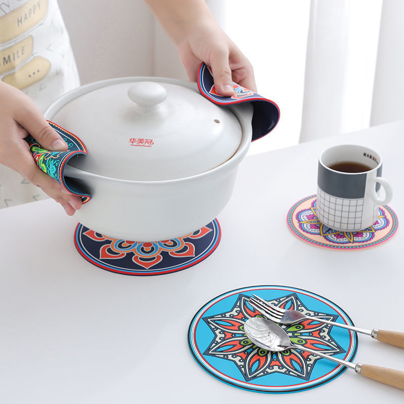 北歐創意家用耐熱圓形防滑碗墊硅膠隔熱墊耐高溫防水防滑防燙杯墊
