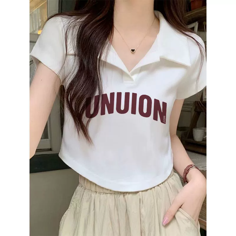 Хлопковая футболка с короткими рукавами и воротником-поло для женщин, лето 2025, новый сексуальный универсальный утягивающий короткий топ на правое плечо