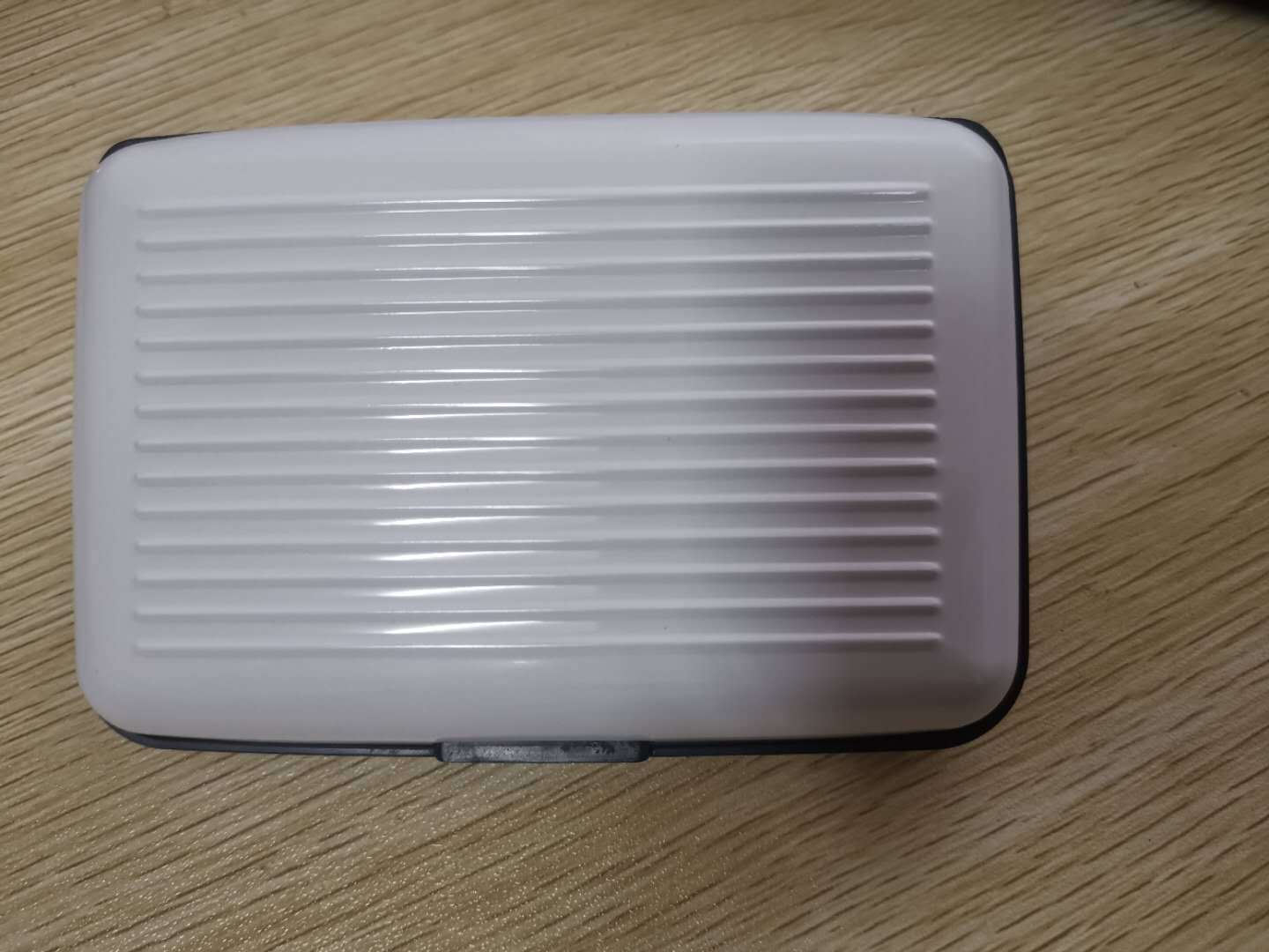 Titular de tarjeta de metal de aluminio de comercio exterior europeo y americano impermeable anti-magnético titular de la tarjeta de aleación de aluminio multifuncional titular de la tarjeta de identificación en stock