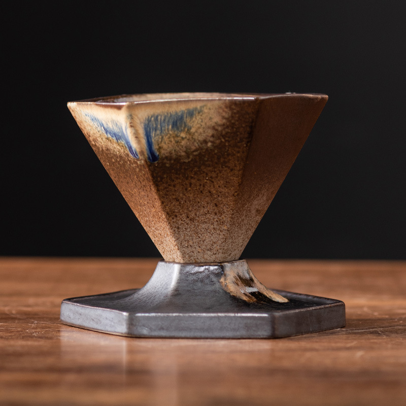 シンプルな北欧の粗い陶器のコーヒーカップの創意は軽くて豪華です。|undefined