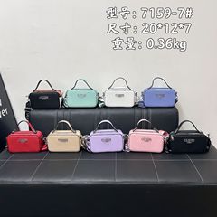 国境を越えたファッションバッグ女性2025新型欧米個性流行アルファベットカメラバッグ通勤斜めショルダーバッグ潮