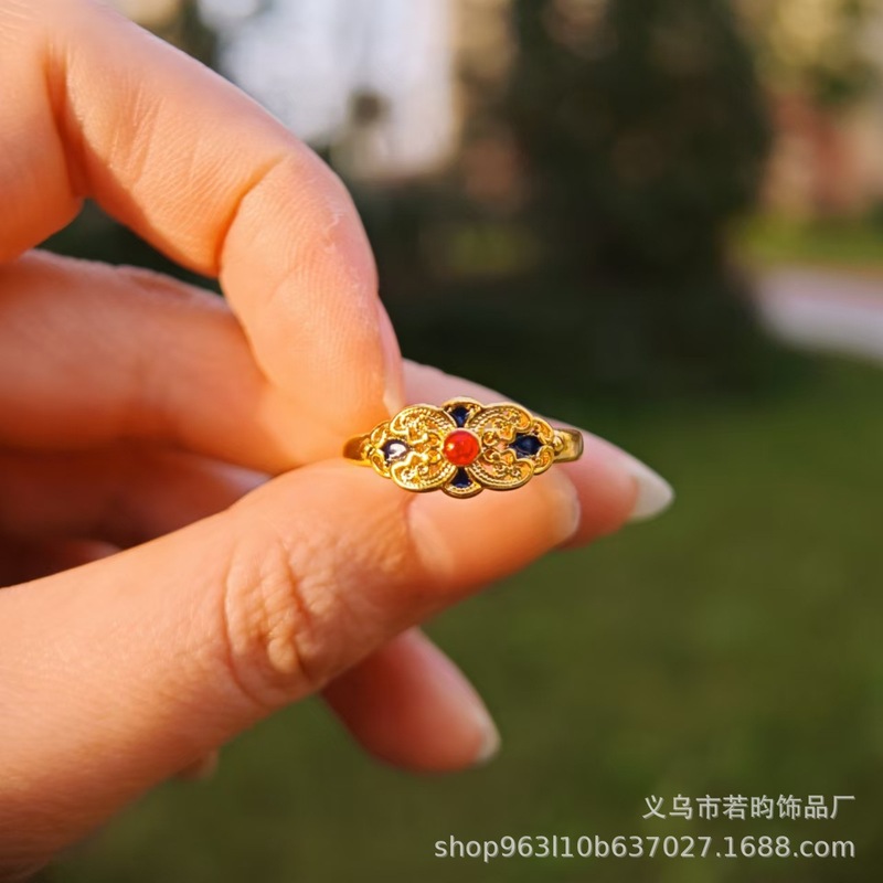 TUMEの新型金メッキエナメル鹿宝石指輪は黄金の指輪の口を模しています。|undefined