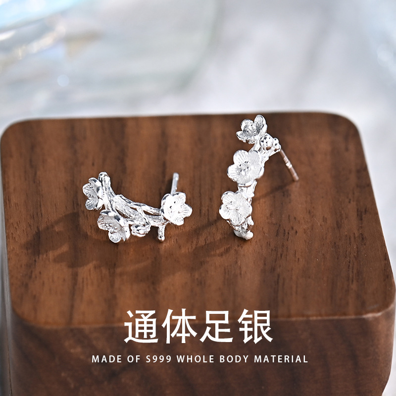 S999足銀簡約時尚通勤花環2024新款潮圓臉顯瘦精緻螺絲耳蝸釘耳飾