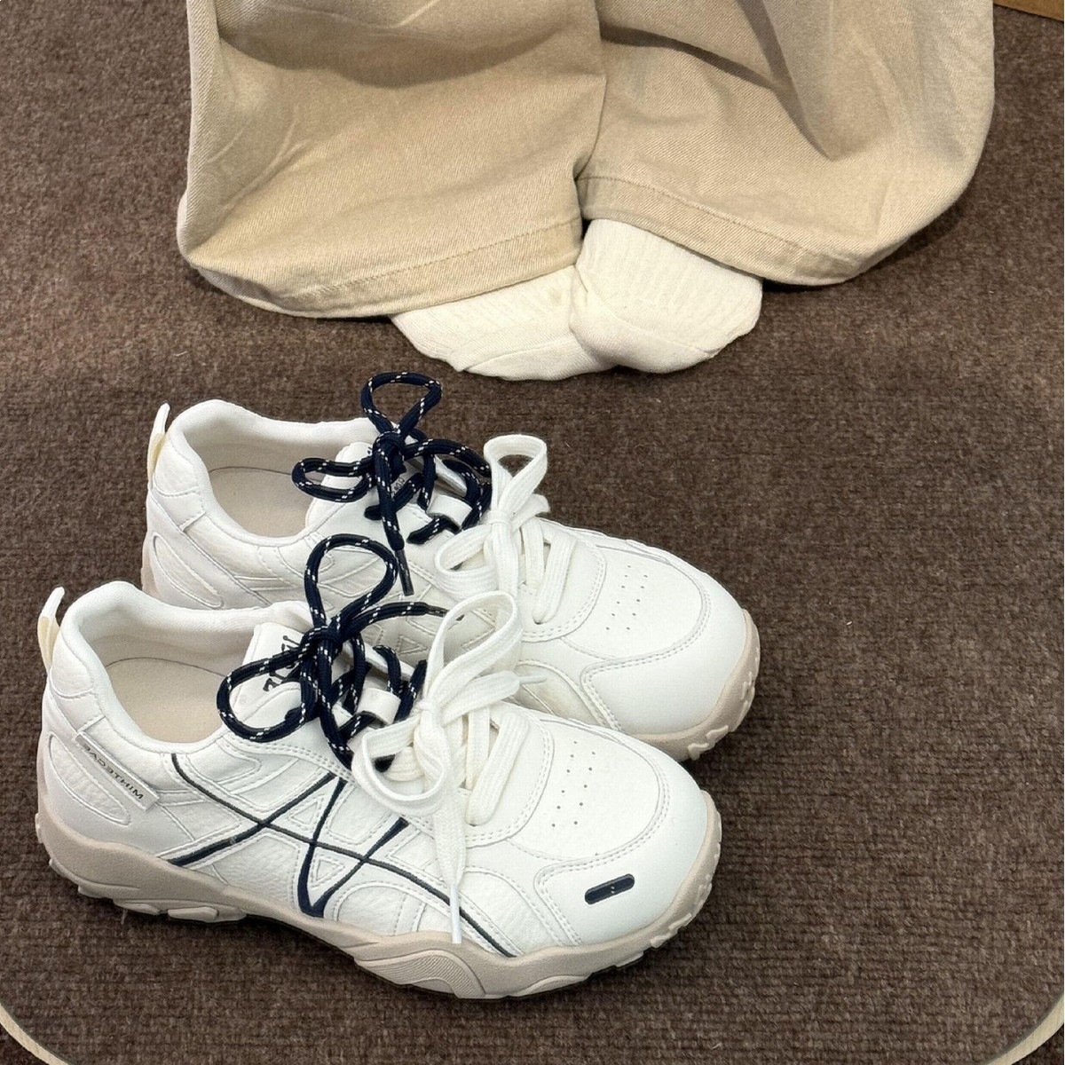 Zapatos de entrenamiento de estilo explosivo de base gruesa para mujeres 2026 nuevos zapatos de primavera y otoño zapatos deportivos casuales Agan zapatos blancos pequeños image 4