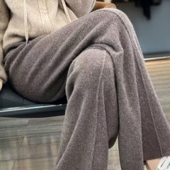 秋冬の新型ウールニットのワイドパンツの女性は、ゆったりとしたカジュアルな感じのズボンを着て、腰が高くて痩せています。