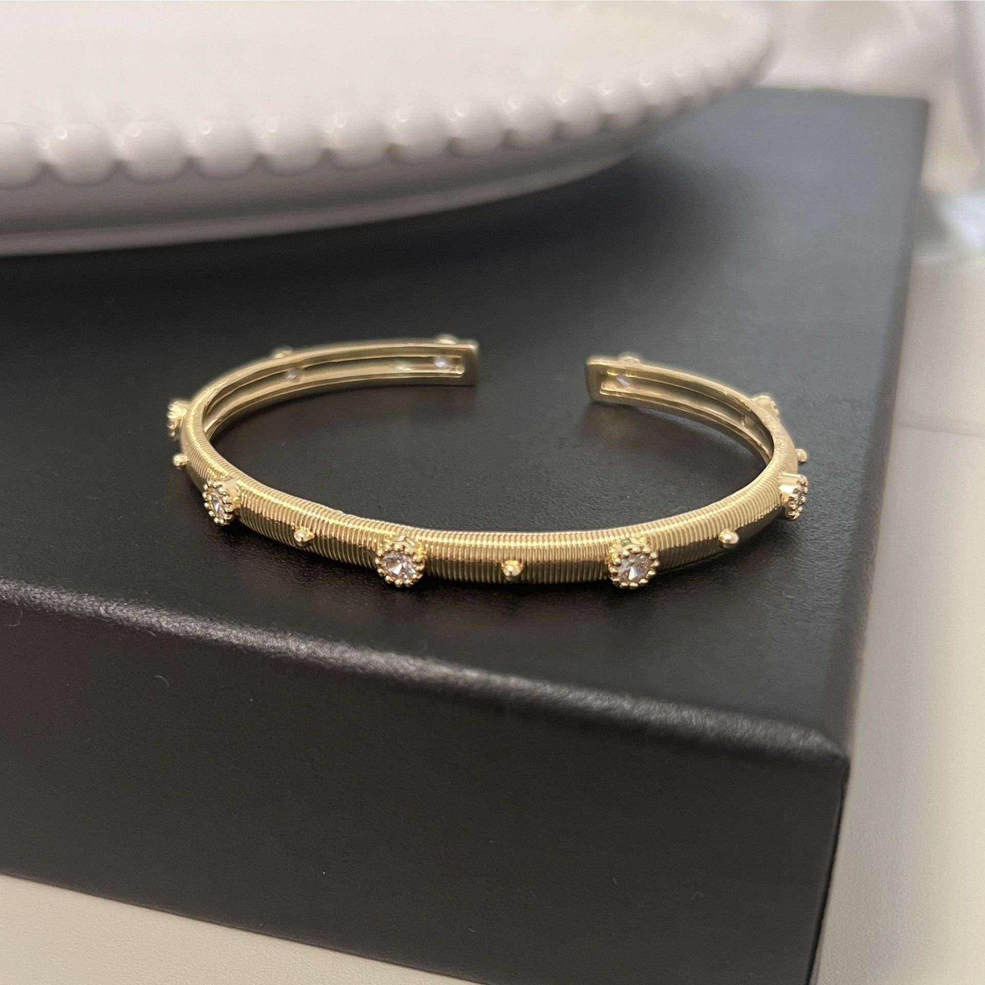 Pulsera R2591, oro cepillado.