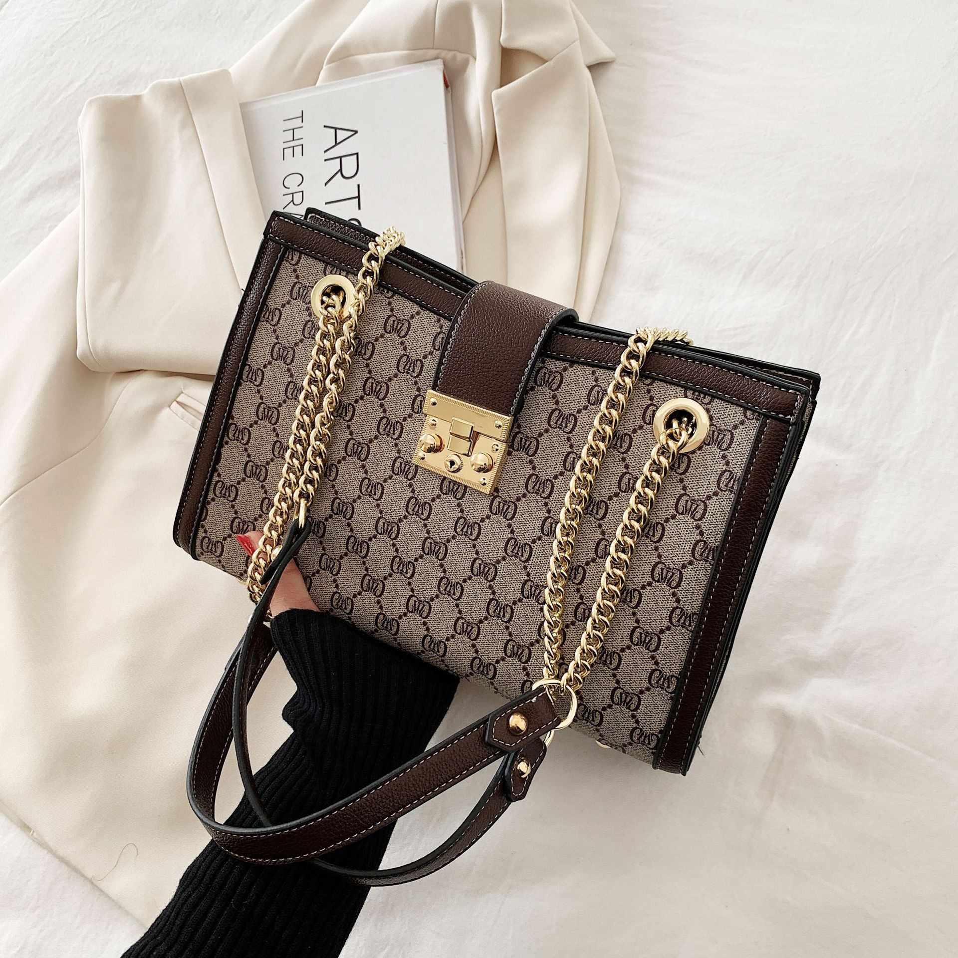 欧米2025年ファッション大容量プリントトートバッグ女性用新作トレンドレトロカジュアルチェーンバッグショルダーバッグ/脇下バッグ