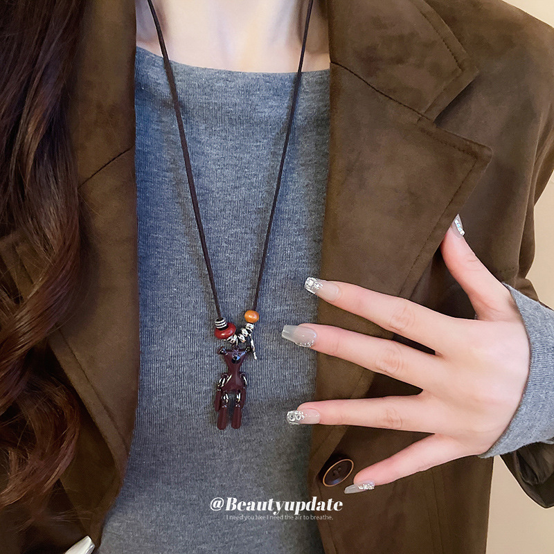 Collar colgante de oso lindo transfronterizo, cadena de suéter de diseño de moda de nicho, accesorios de joyería de temperamento versátil de alta gama