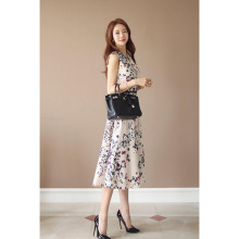 2025夏装新款韩版气质优雅V领收腰中长款印花大摆时尚连衣裙