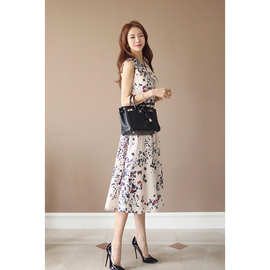 2025夏装新款韩版气质优雅V领收腰中长款印花大摆时尚连衣裙