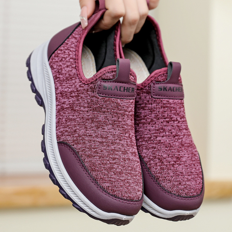 Zapatos mujer primavera y verano nuevo estilo ajenjo zapatos de tela viejos de Beijing zapatos de madre de mediana edad y ancianos montañismo antideslizante zapatos de mujer