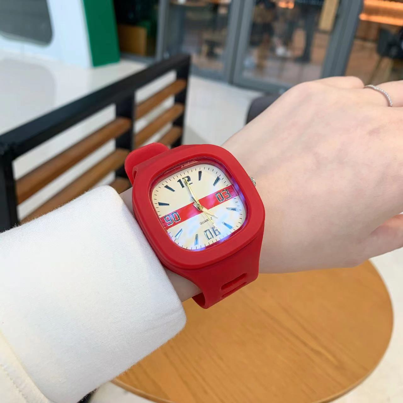 New Square silicone student electronic watch fashion ins college style sports couple quartz watch men